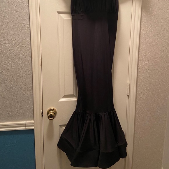 Black dress formal style - Picture 2 of 2